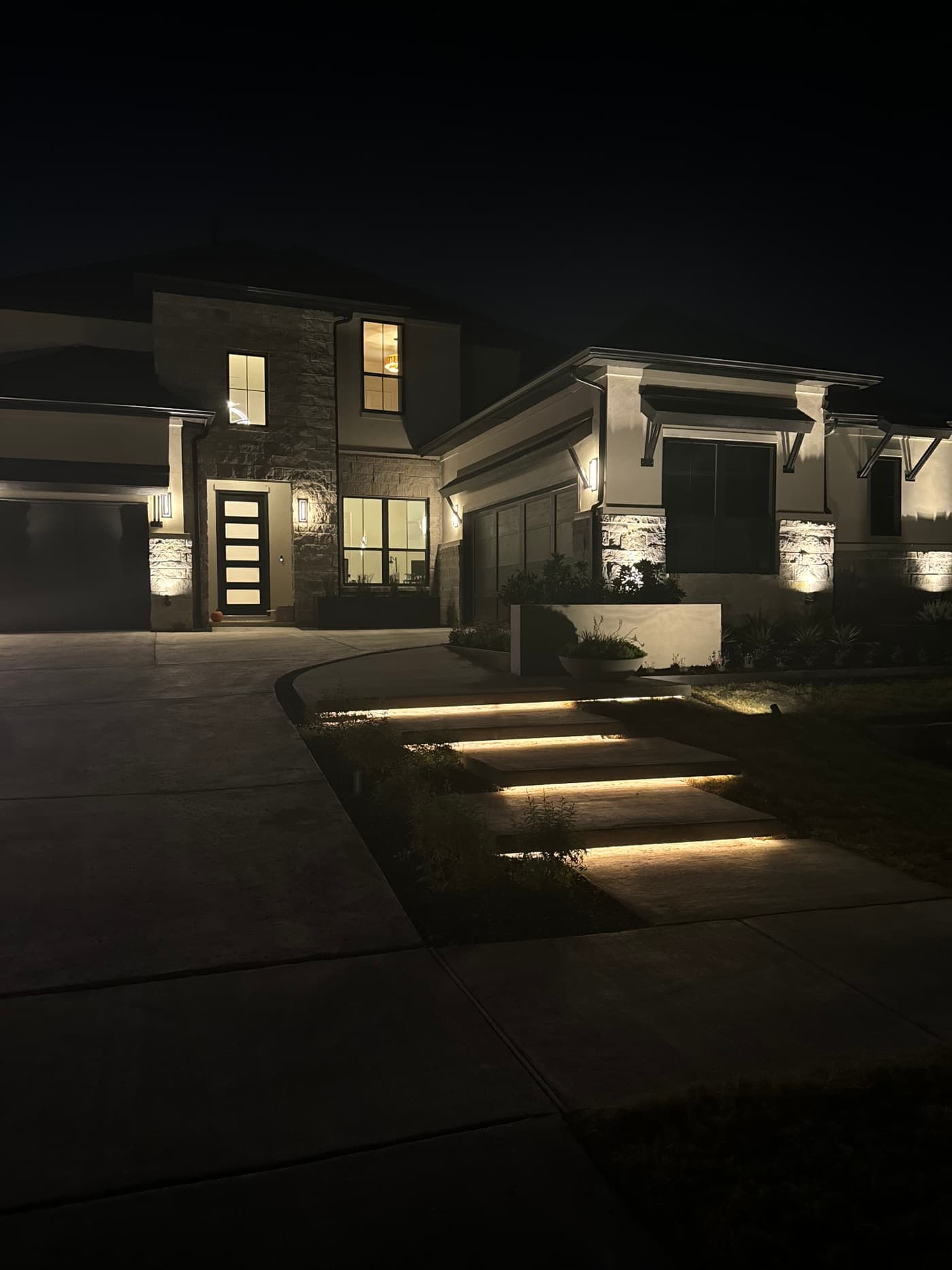 Landscape pathway lighting in North Texas